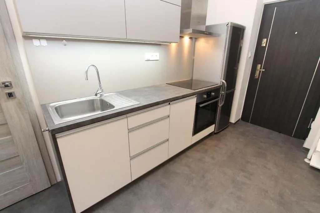 Self Check-In 45M2 Apartment Facing Tram Station Prag