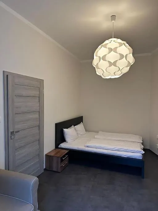 Self Check-In 45M2 Apartment Facing Tram Station Prague